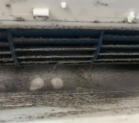 天河空调吹的风有股烧焦味是怎么回事